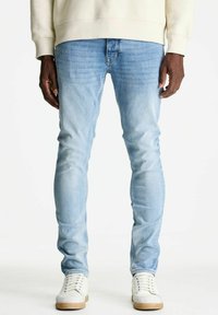 Узкие джинсы