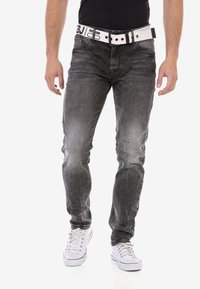 Узкие джинсы