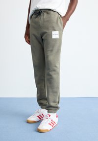 Спортивные штаны