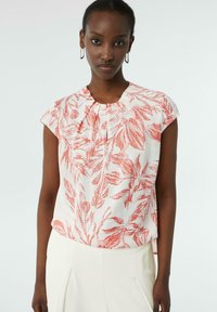 Атласная блузка