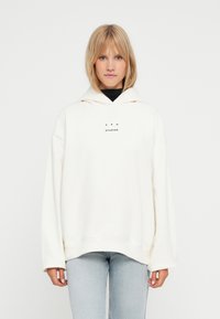 Пуловер с капюшоном Пуловер с капюшоном