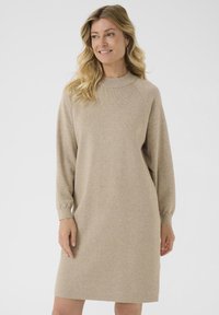 Вязаное платье