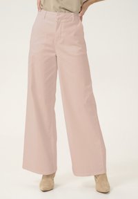 Клешеные джинсы