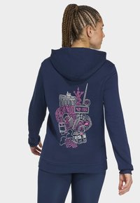 Спортивная толстовка