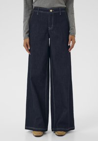 Клешеные джинсы