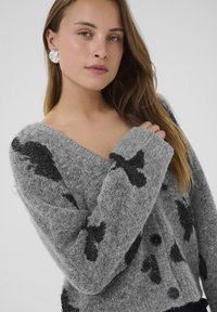 Жаккардовая вязаная кофта