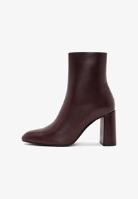 Высокие сапоги