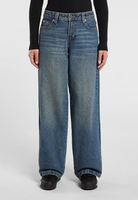 Свободные джинсы