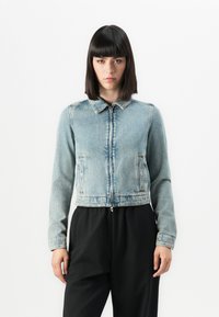 Джинсовая куртка