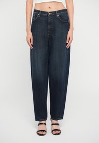 Свободные джинсы