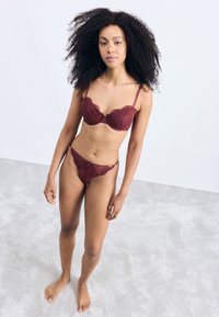 Бюстгальтер Бюстгальтер