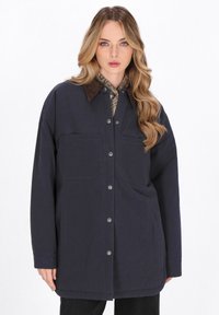 Куртка с накладнымит карманами Куртка с накладнымит карманами