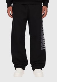 Спортивные штаны