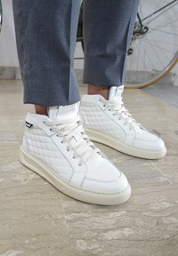 Высокие кеды