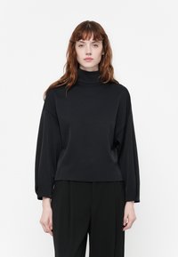 Атласная блузка