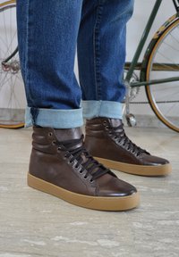 Высокие кеды