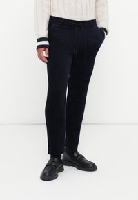 Вельветовые брюки