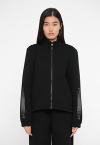 Спортивная толстовка