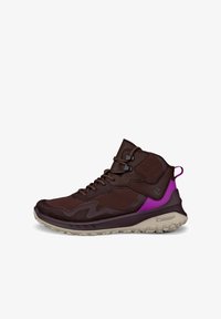 Ботинки на шнуровке