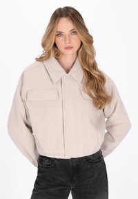 Куртка с накладнымит карманами Куртка с накладнымит карманами