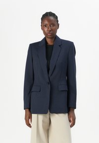 Длинный блейзер