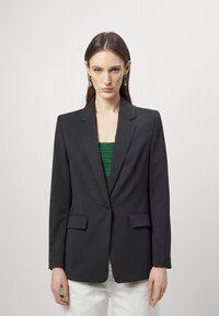 Длинный блейзер