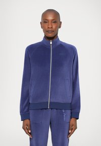 Спортивная толстовка