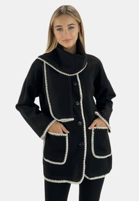 Короткое пальто Короткое пальто