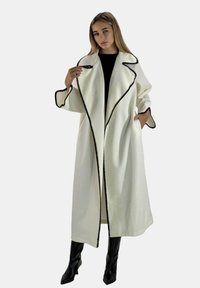 Шерстяное пальто