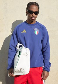 Спортивная кофта