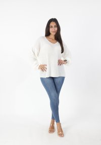 Длинный пуловер