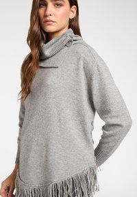 Длинный пуловер