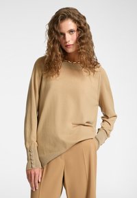 Длинный пуловер