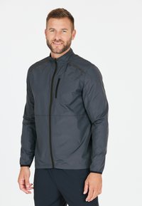 Спортивная куртка