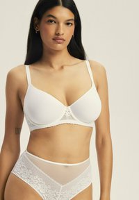 Бюстгальтер на косточках