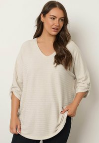 Пуловер с рукавом три четверти