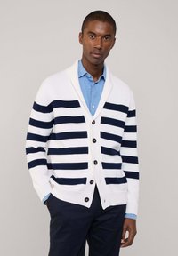 Вязаная кофта Вязаная кофта