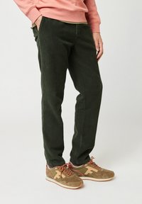 Вельветовые брюки Вельветовые брюки