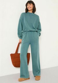 Прямые брюки