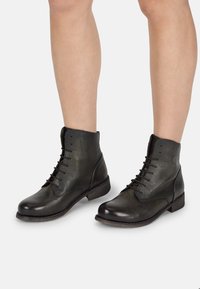 Широкие сапоги