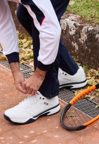 Теннисные кроссовки