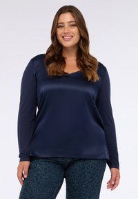 Атласная блузка Атласная блузка