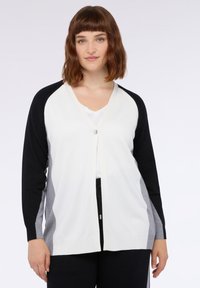 Длинный жилет