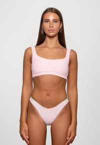 Бикини Бикини