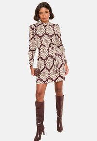 Короткое платье