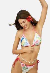 Бикини Бикини