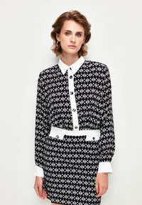 Жаккардовая вязаная кофта