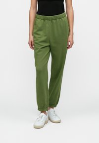 Спортивные штаны