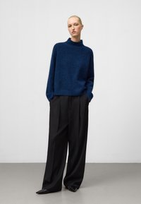 Пуловер Пуловер