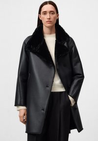 Пальто из искусственной кожи Пальто из искусственной кожи